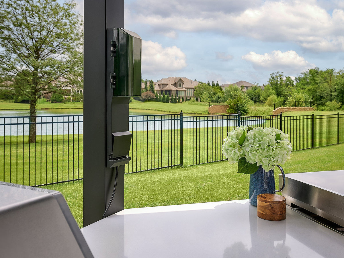 Edgemont Cove | Curved Outdoor Kitchen with Built-In Grill, Griddle & Pizza Oven