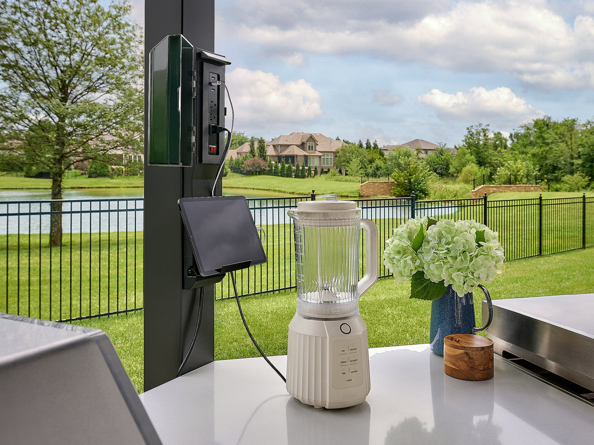 Edgemont Cove | Curved Outdoor Kitchen with Built-In Grill, Griddle & Pizza Oven
