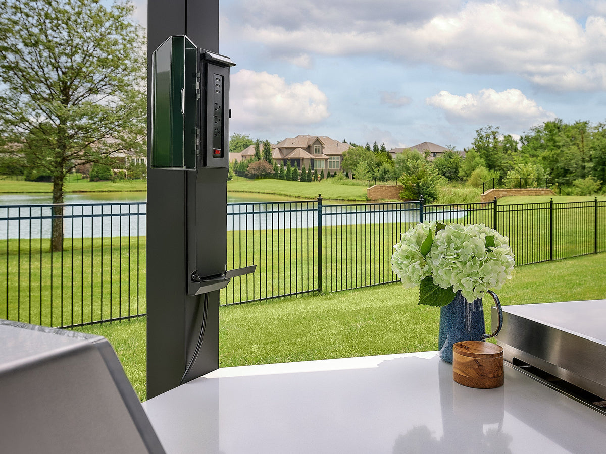 Edgemont Cove | Curved Outdoor Kitchen with Built-In Grill, Griddle & Pizza Oven