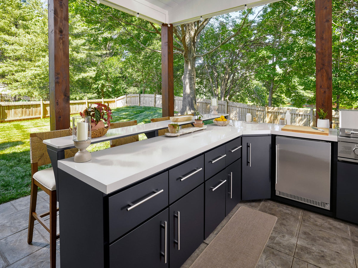 Emory | Corner Outdoor Kitchen Island with Bar Seating & Built-In Griddle – Right