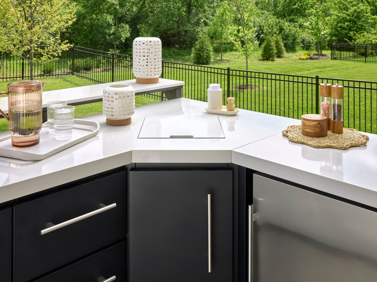 Emory | Corner Outdoor Kitchen Island with Bar Seating & Built-In Griddle – Right